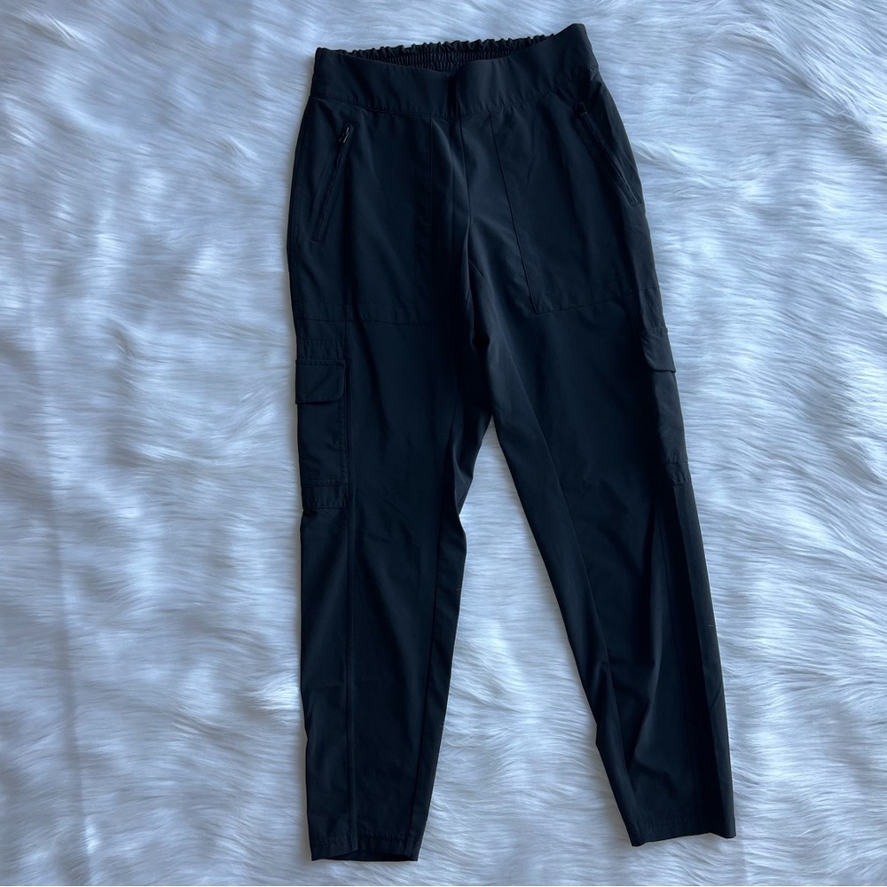 ❌SOLD❌Athleta cargo pant